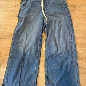 American Eagle Outfitters Low Rise Ultra Wide Leg, Pull On Jeans